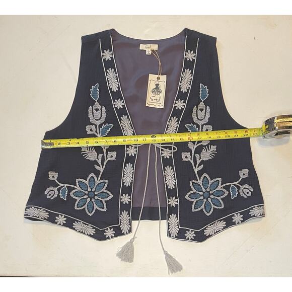 Easel Los Angeles Embroidered Boho Vest Women’s L Blue Gray Floral Tassel NWOT - Picture 4 of 9